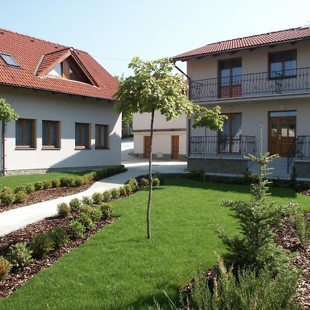 Penzion Karen Hotel Podhajska Luaran gambar