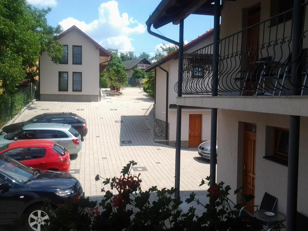 Penzion Karen Hotel Podhajska Luaran gambar